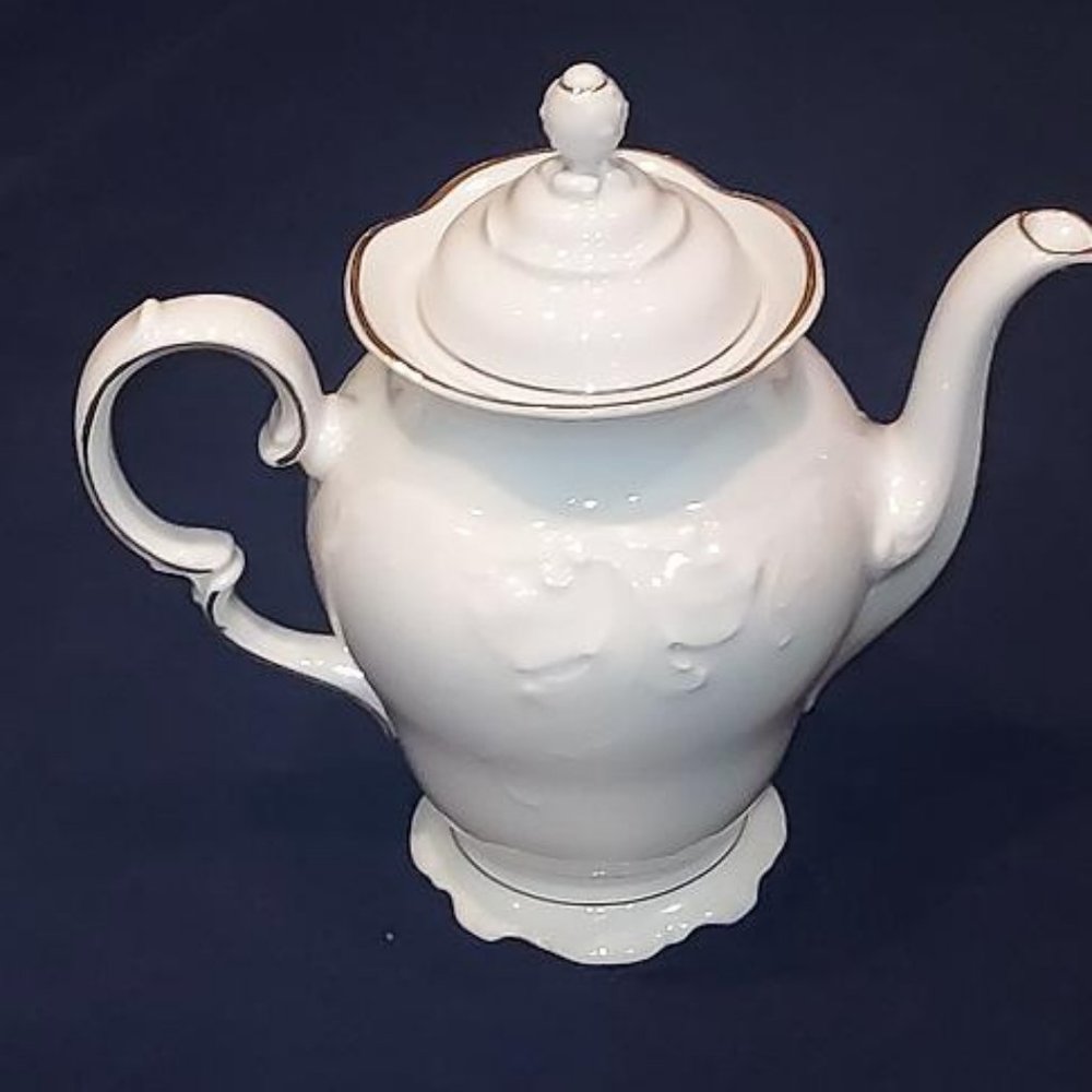 Wawal Casa Oro Collection Large Vintage TeaPot with Lid and Gold Trim